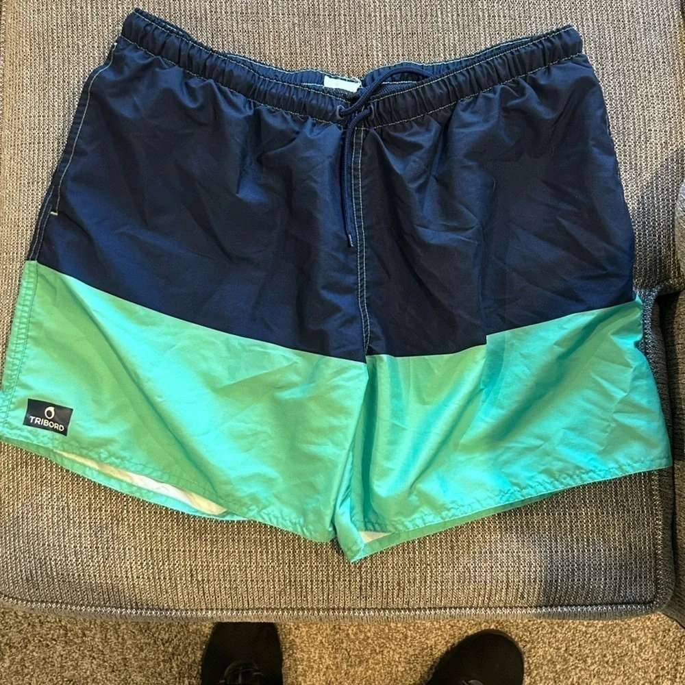 D09.9. Tribord men’s swim trunks color block navy blue/ green Sz 32 W